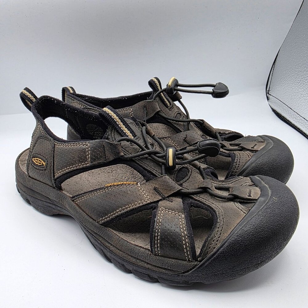 Keen H2 Mens Size 8 Gray Closed Toe Sandals Waterproof Casual Walking Outdoors